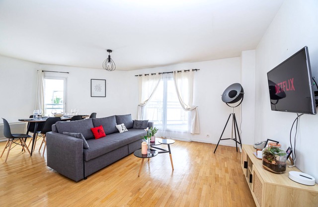 Agréable & Spacieux, Paris 10 min + Parking Privé