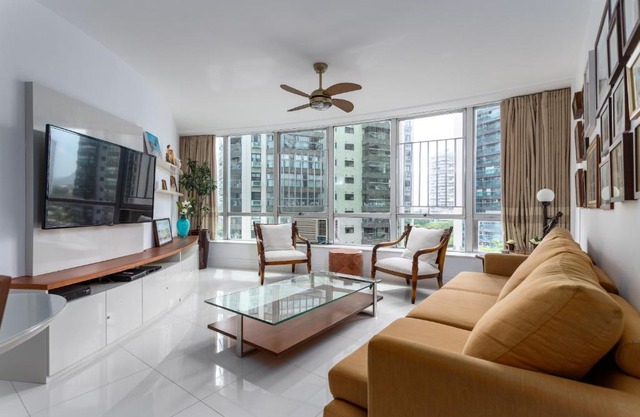 Agradável na Barra da Tijuca - Na rua da praia - LC703