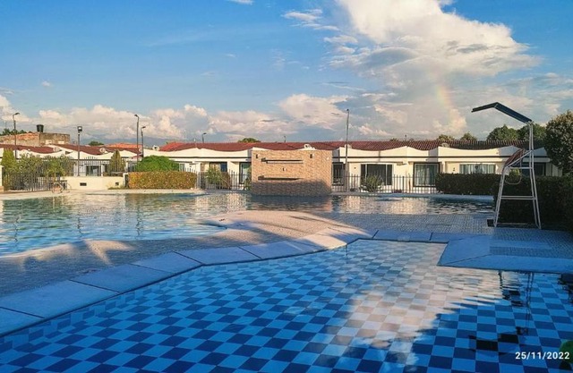 Agradable casa con piscina en tierra caliente