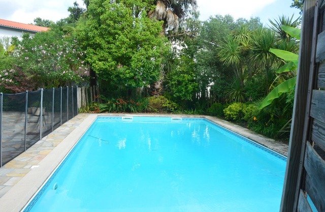 Ahetze, between Biarritz and St Jean de Luz House + swimming pool and parking lot *