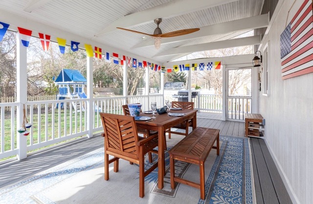 Ahoy! Game Room, Screened Porch, Yard Mins to DTA