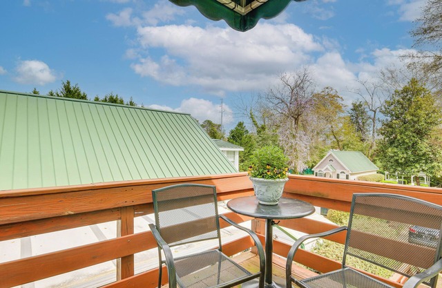 Aiken Apt w/Garden-View Balcony: Half-Mi to Dtwn!