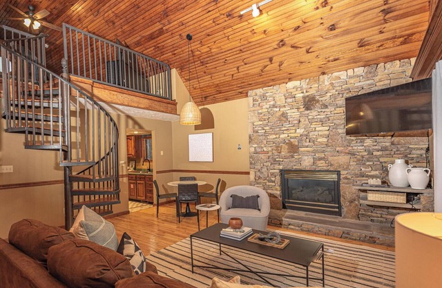 Ain't Misbehavin' is located in Woodridge Village in beautiful Pigeon Forge, TN