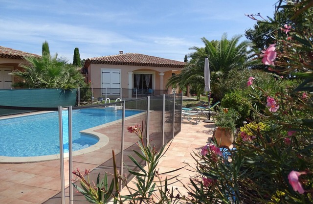AIR-CONDITIONED PROVENCAL VILLA WITH SWIMMING POOL - GARDEN - ROCK VIEW