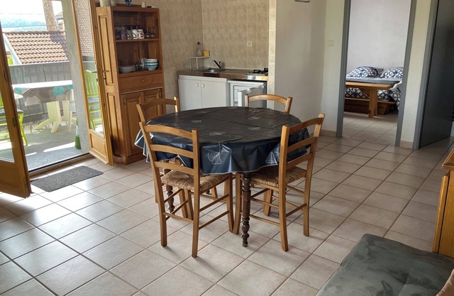 Air-conditioned apartment with covered terrace, 5km from Bournel golf course