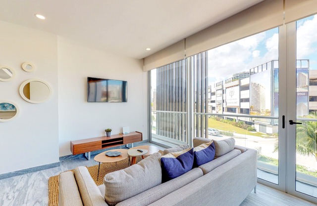 Air-conditioned apartment w/WiFi & shared pool, rooftop, gym, jungle gym, bar