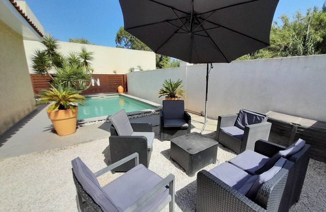 Air-conditioned single-storey pool villa