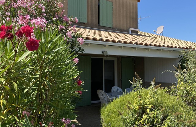 Air-conditioned villa near the beach in gated community with swimming pool