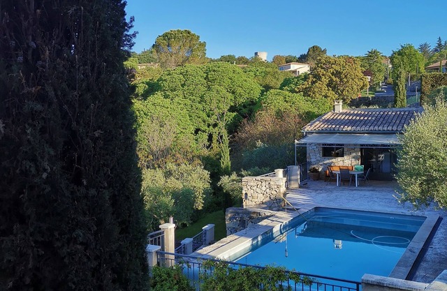 Air-conditioned villa with panoramic view and swimming pool.