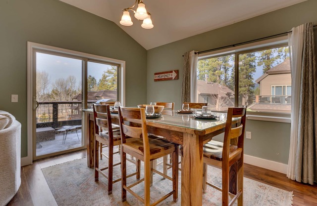 Air Conditioning, Walk to Heavenly/Lake/Casinos, Grill, Fast Wifi – Tahoe Woods Lookout