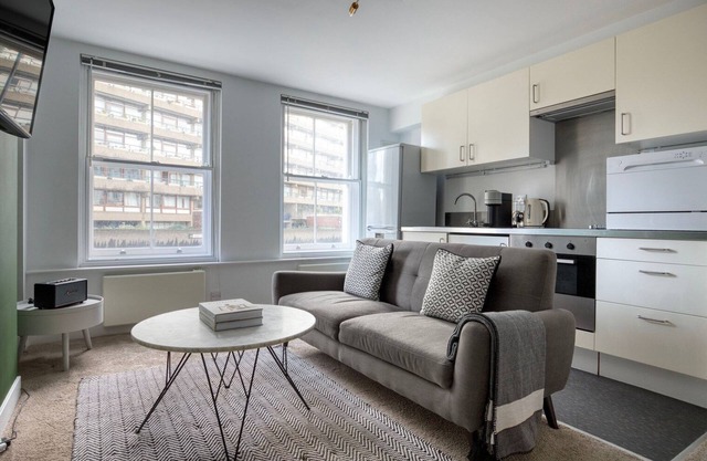 Airy City of London 1BR, nr Tube Station & Clerkenwell, by Blueground