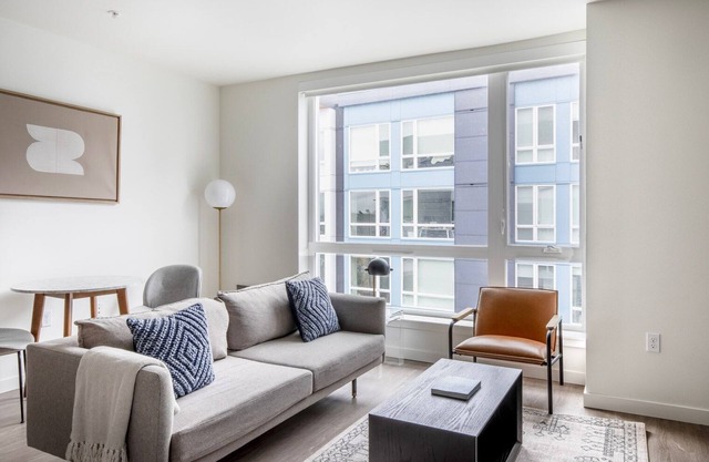 Airy First Hill 1BR w/Gym, BBQ & Lounge, nr soccer field, by Blueground