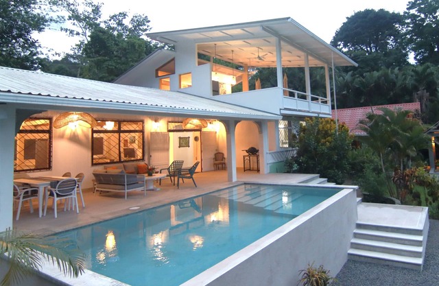 Airy Home w/Pool, Canopy View, Near Beach. Perfect for Families. Pet Friendly!