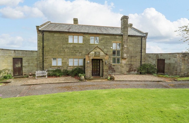 AISLABY HALL, pet friendly, character holiday cottage in Aislaby