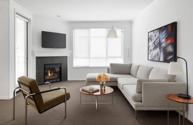 AKA Residences Sprawling Suite w/Den Space, Kitchen, Private Patio, & WiFi