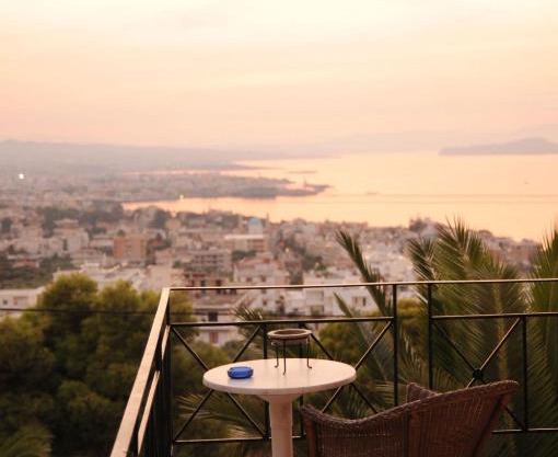 Akrotiri Hotel