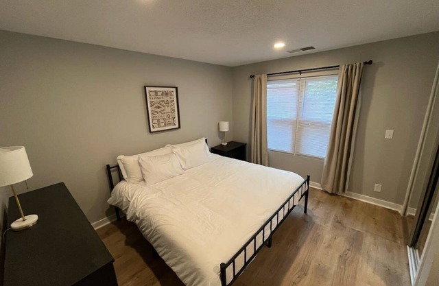 Aksarben View One Bedroom