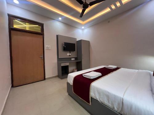 Aksheta hotels Ayodhya Airport Road