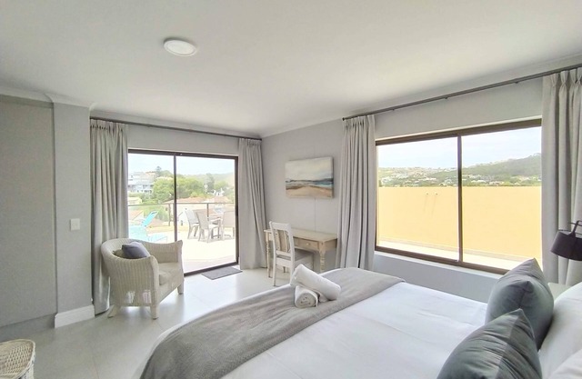 Alba Tramonto | 4 bed 3 bath - 100m Robberg Beach