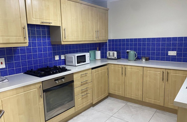 Albert Clock/Customs House Square. 2 Bed, Parking.