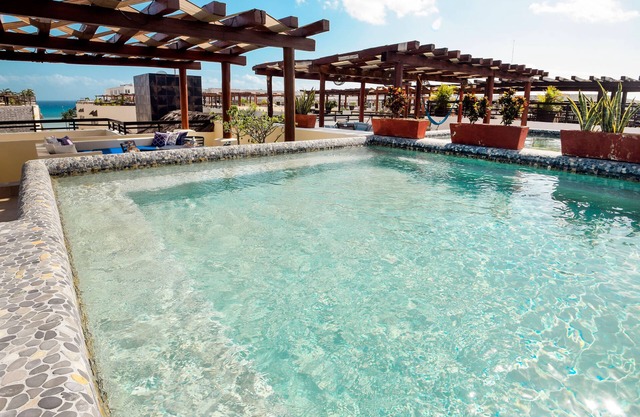 Aldea Thai PH with HUGE rooftop terrace, private plunge pool! Updated & Unique!