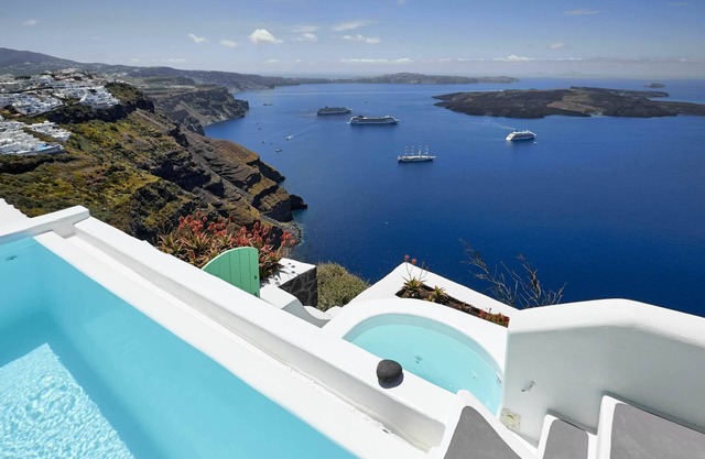 Alegria Suite private infinity pool and heated Jacuzzi tub