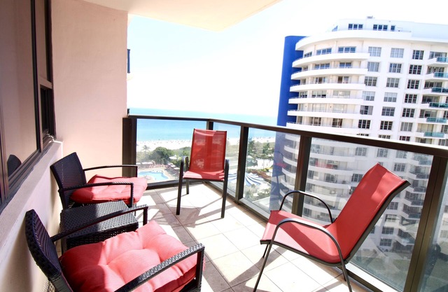 Alexander 1211 with Beach Access, 2 pools, sauna