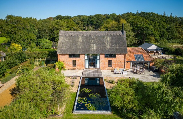 Alexandra Barn - Five Bedroom House, Sleeps 10