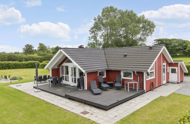 "Alexi" - 300m from the sea by Interhome