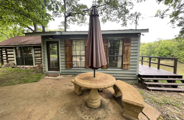 Alice Moseley's Plum Point Retreat @ Enid Lake