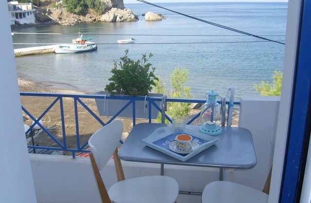 Alkistis Cozy By The Beach Apt In Ikaria Island, Therma 1st Floor