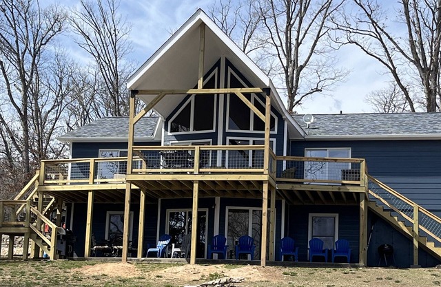 All-Decked-Out Lakefront Cabin with gentle walk to water