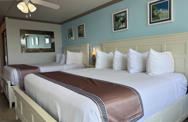 ALL-NEW Waterfront with Balcony, Pool, Tiki Bar, Gym