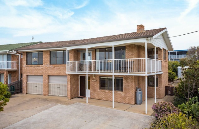 Allawah Beach House - 29 Dalmeny Drive, Kianga