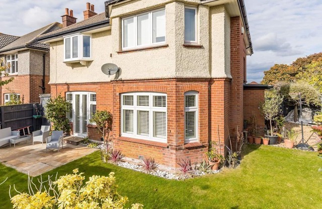 Allegra - a house that sleeps 10 guests in 6 bedrooms