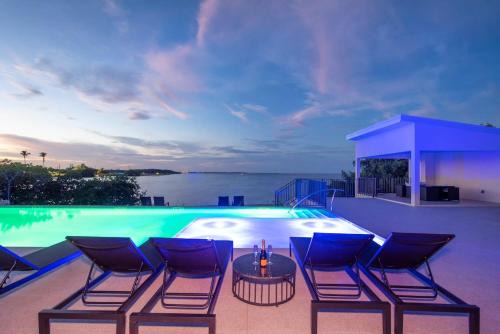 Allure #22 3BR Waterfront