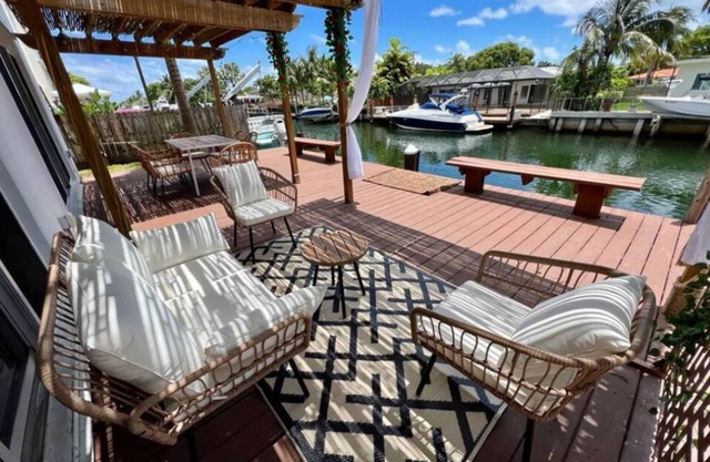 Alluring ocean access 2 bedroom