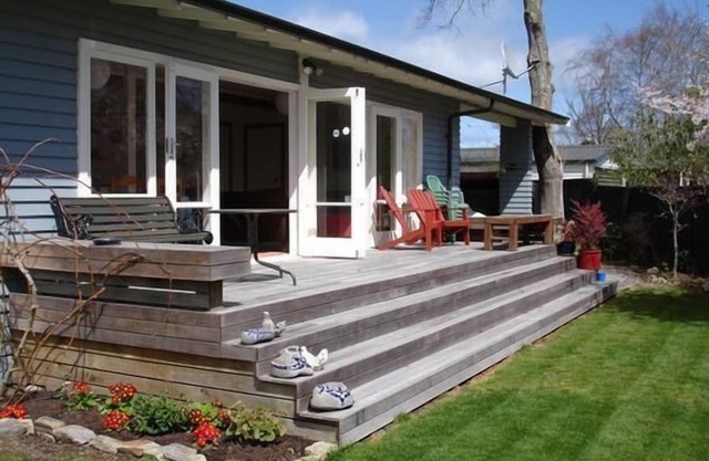 Almost lakefront small cosy cottage