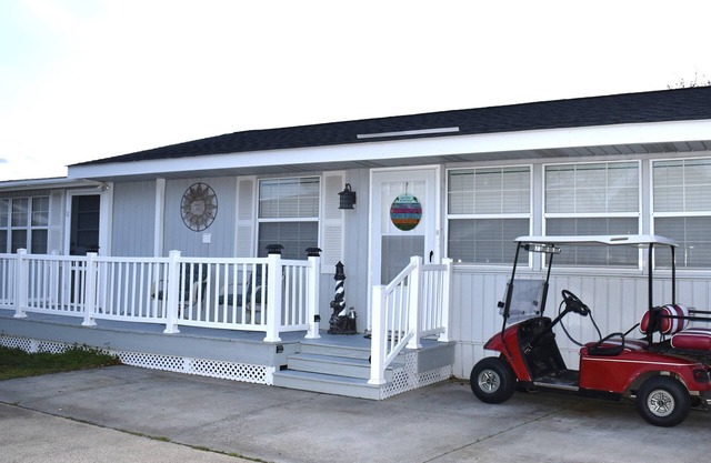 ALMOST HEAVEN! Come enjoy this PET FRIENDLY 3br 2ba nsleeps 8 oasis + golf cart