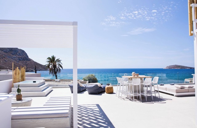 Almyra Luxury Grande Suite Two Bedroomsnwith Jacuzzi, Roof Top & Fire Place