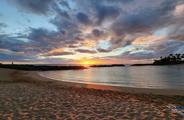 Aloha! Come enjoy paradise in our tranquil & relaxing beach villa.