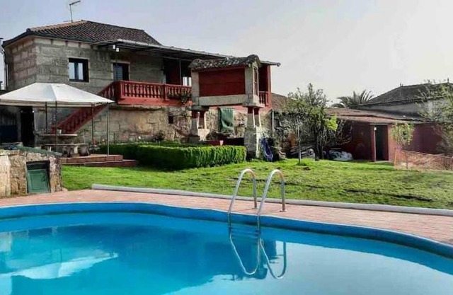 ALOJAMIENTO ENTERO CON PISCINA Y JARDIN.