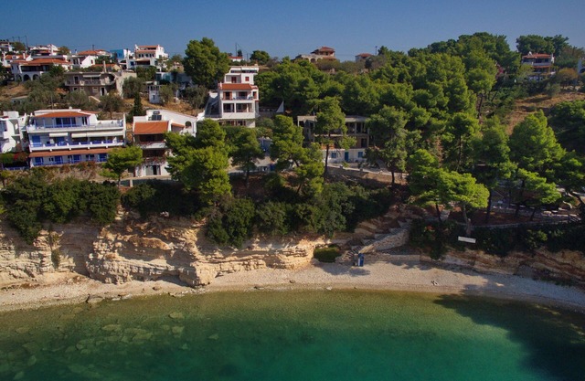Alonissos: High standard seafront villa