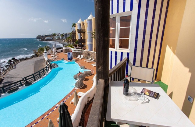 Altamar 44 balcony&pool By CanariasGetaway