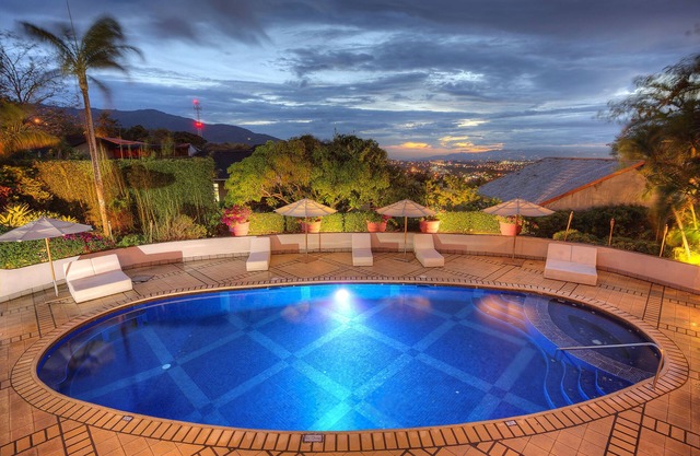 Alta Las Palomas Hotel