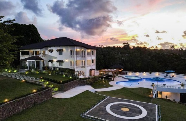 Altos de Cabrera Village