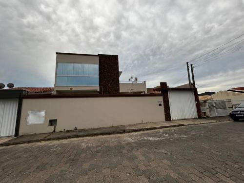 Aluga-se Casa Alto Padrão para Temporada