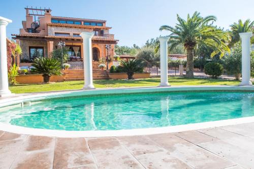 Alzina Villa 5 bedrooms with pool in Sa Coma Bunyola at the foot of the Sierra de Tramuntana but close to Palma