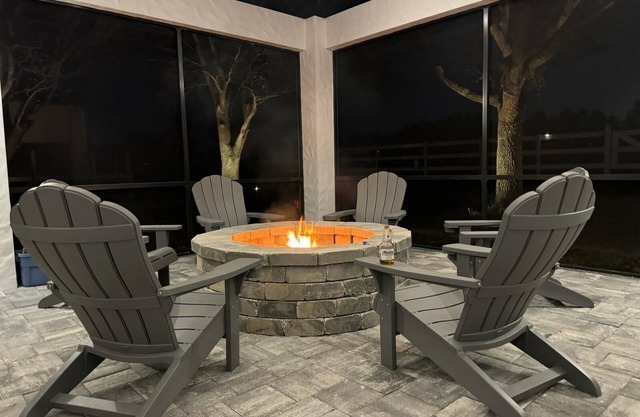Amaizing Villa Flores w/hot tub located 30 minutes from Disney land Atractions.