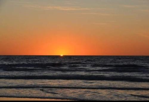 Amanecer frente al mar